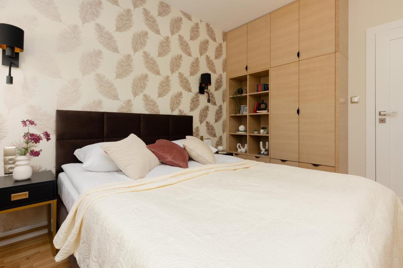 Deluxe Apartment Wronia 45 With Ac, Parking & Balcony By Renters Prestige Warsaw Ngoại thất bức ảnh